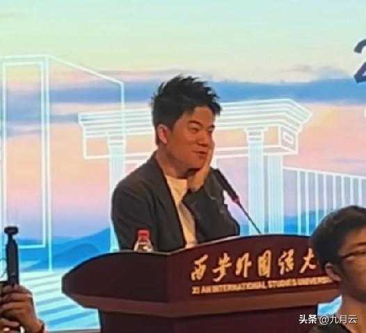 boss直聘第二段。
董宇辉谈到《主角》这部剧。
陕西的故事，陕西的演员，陕西的