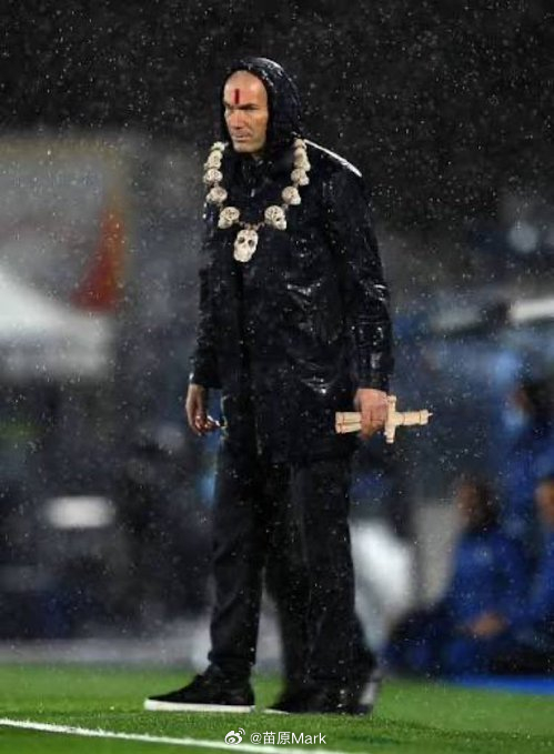 意大利的段子太多了，最新流行齐达内的诅咒，说齐达内当时决赛输球后告诉意大利球员：