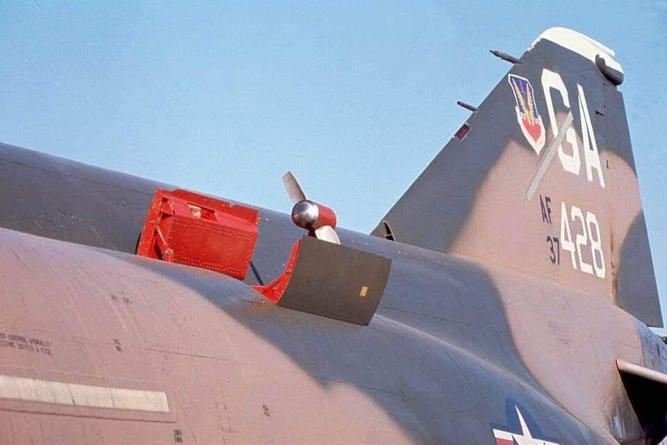 F-4“鬼怪”战斗机上的RAT原来藏在这儿——这玩意儿一般时候还真不容易看到，如