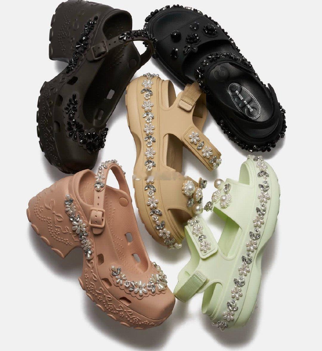 你们的丑鞋子又上新了Crocs × Simone Rocha 双方第五次联手，一