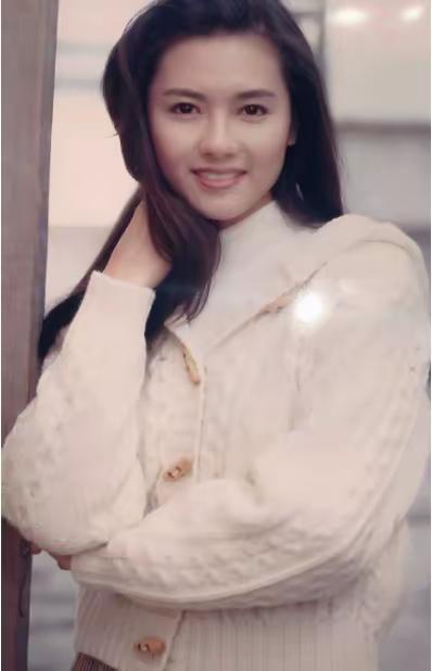 1996年，马上就要结婚的李丽珍，因为禁不住王晶高达400万片酬的诱惑，选择再次