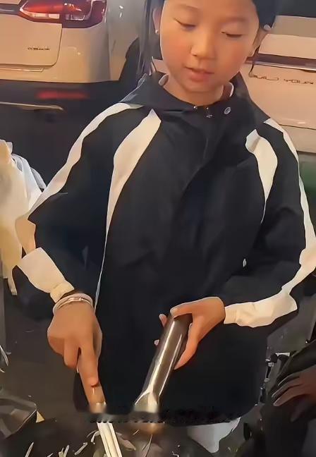 深夜卖炒面的癌症妈妈，收到一笔60000元转账：姑娘，这是你未来五年的饭钱！
