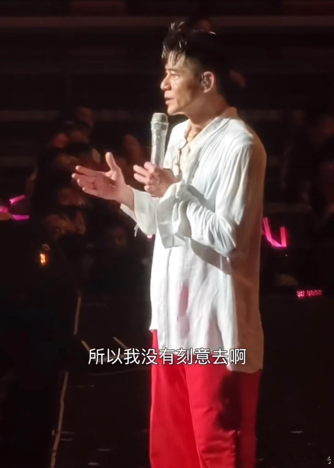 方媛中秋挺孕肚拍全家福郭富城在演唱会解释没有刻意要生儿子，都是自己的孩子，自己都