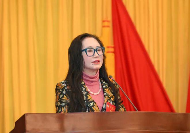 星宇董事长周晓萍首次直面“解约应届生”风波：作出深刻反省，公开真诚致歉，可紧随其