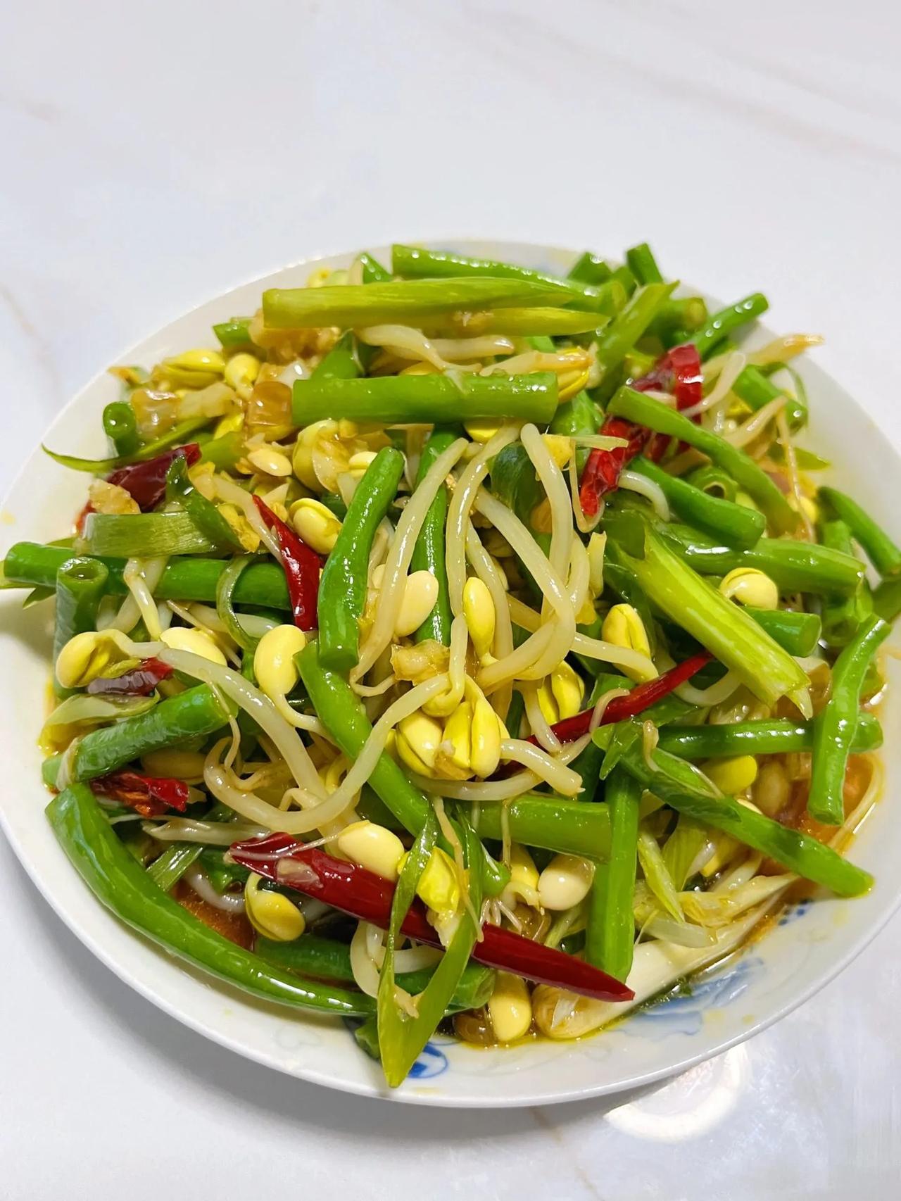 讲真的，我妈做的这个凉拌菜我能吹一辈子！
夏日必备清爽开胃小凉菜，真的巨巨巨好吃