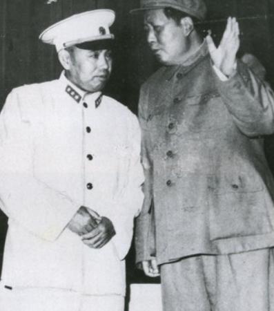 1985年，许世友将军卧病在床，趁旁边无人陪护时，竟用毛巾勒住自己的脖子死死拉紧