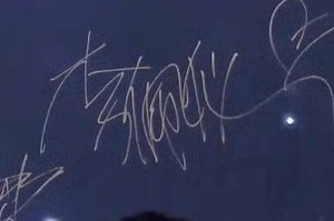 白鹿红毯签名李佩仪白鹿红毯剧宣 白鹿红毯签名李佩仪 