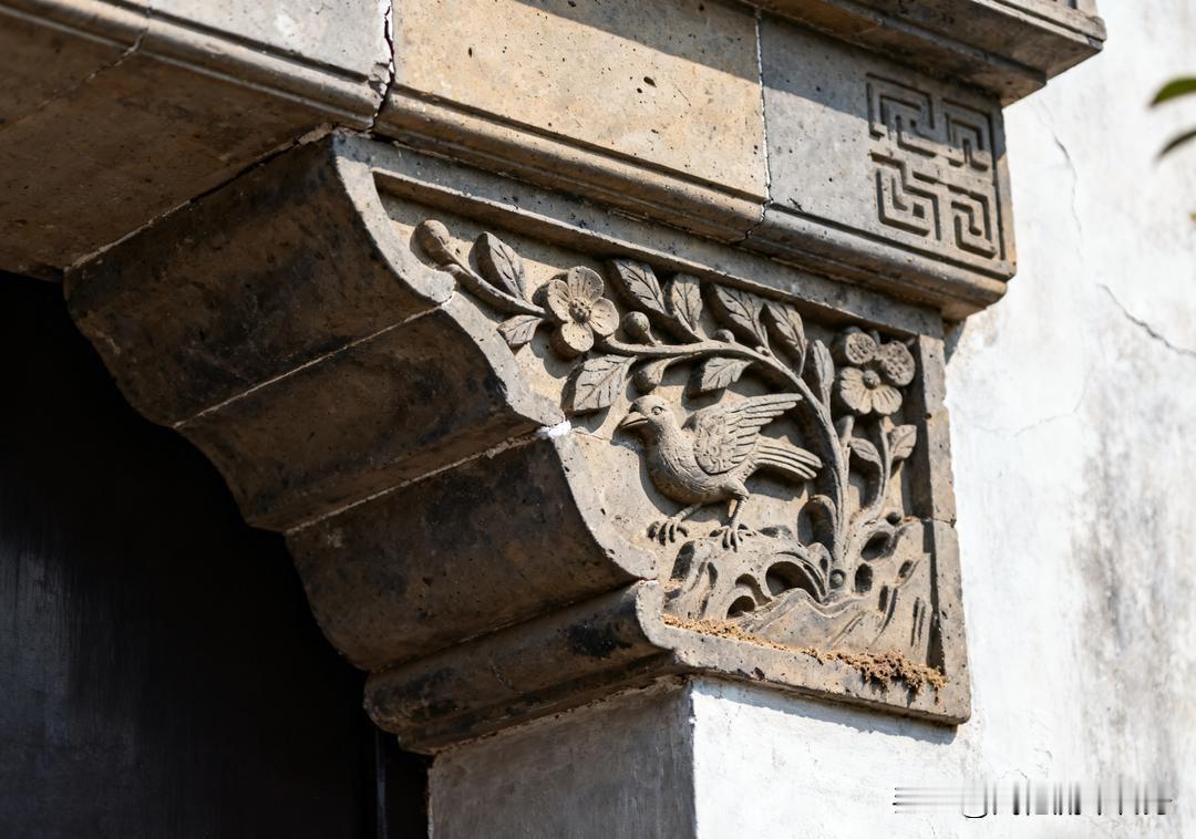 厂里新来一个 00 后，车间主任骂了他就不干了，工作 6 天，车间主任说工资 1