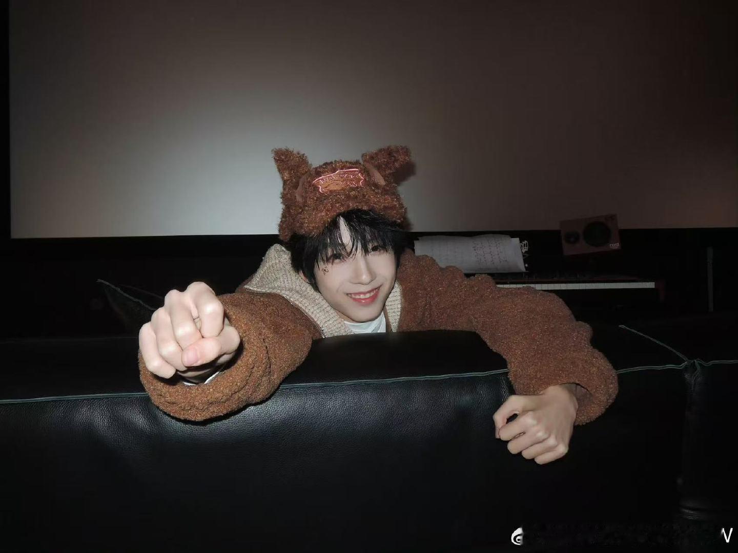 杨博文化身小熊杨博文化身为迟来的一只小熊杨博文化身为迟来的一只小熊杨博文YBW[