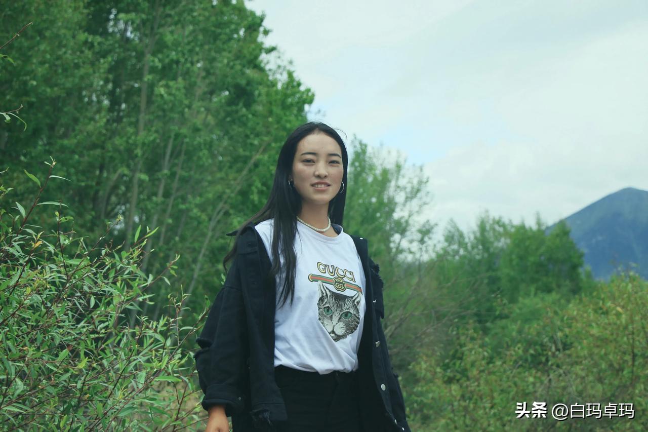 有时候，西藏和咱们其余省市，简直就是两个世界。现在已经到了暖春三月，很多南方城市
