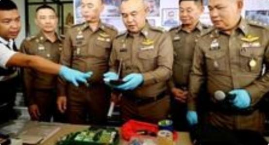 泰国春武里府的一位“正宫娘娘”与男同事制作土炸弹，想要炸死“小三”！

泰国是著