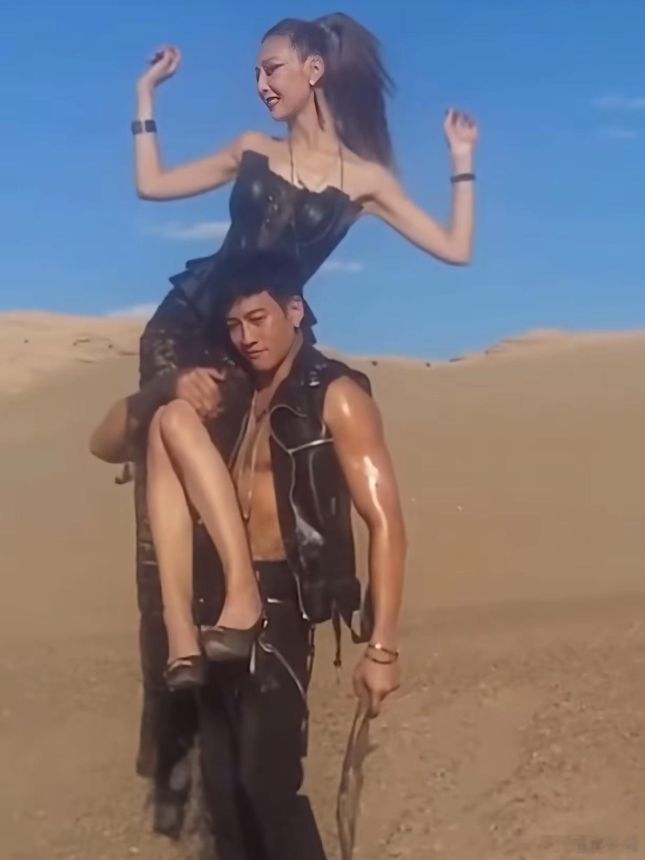 何润东真不愧是天选项羽吕布单手扛老婆的姿势真是帅爆了 