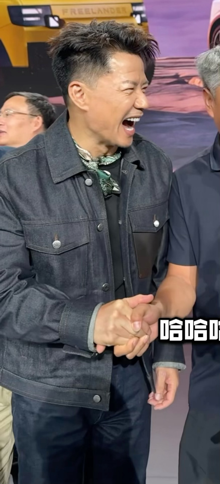段奕宏∶尴尬大笑以及努力也无法撤回都要被握青的手 ​​​