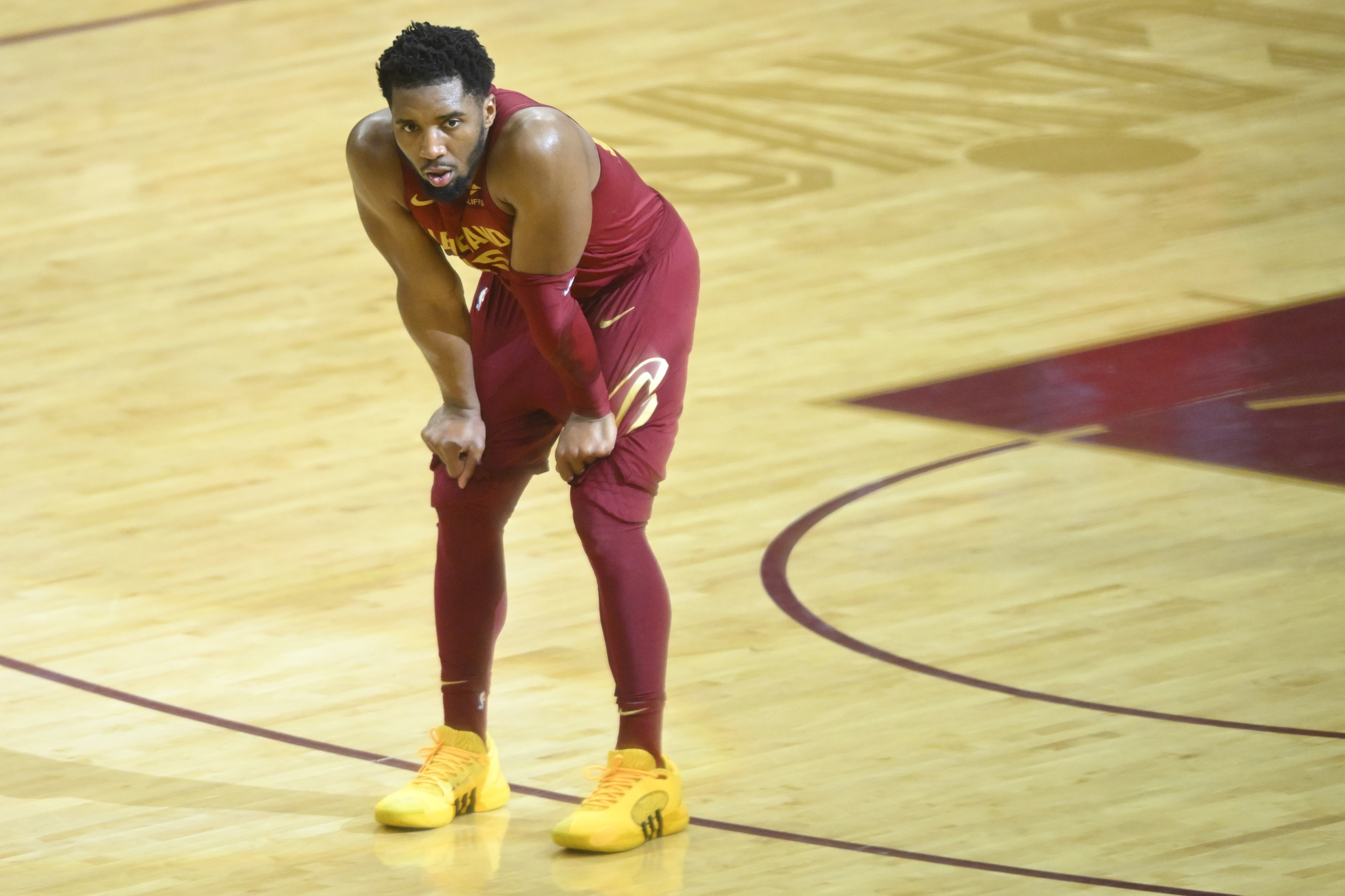 米切尔：季后赛太令人兴奋了，我只睡了2-3个小时。然后高效拿下30分[doge]