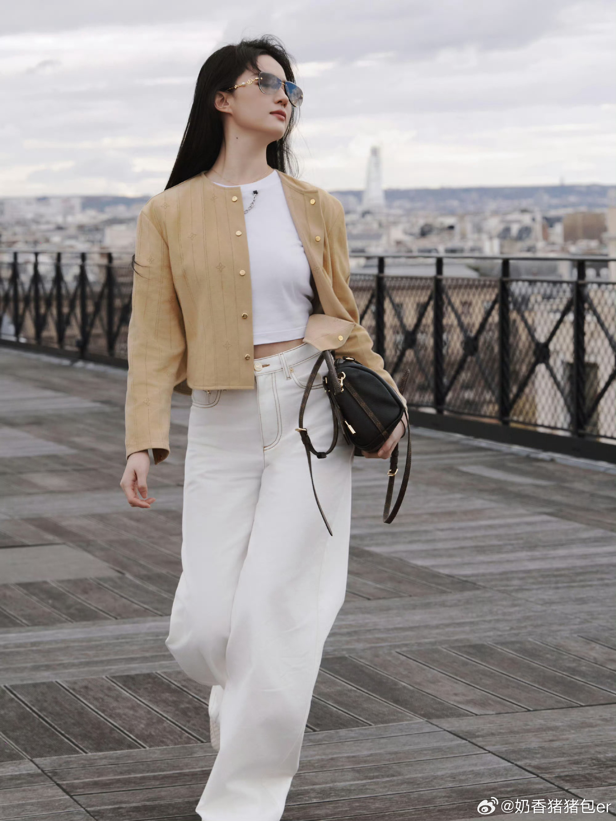 时尚完成度还是得靠脸不敢想象这一身我穿上得多丑刘亦菲老钱风大片