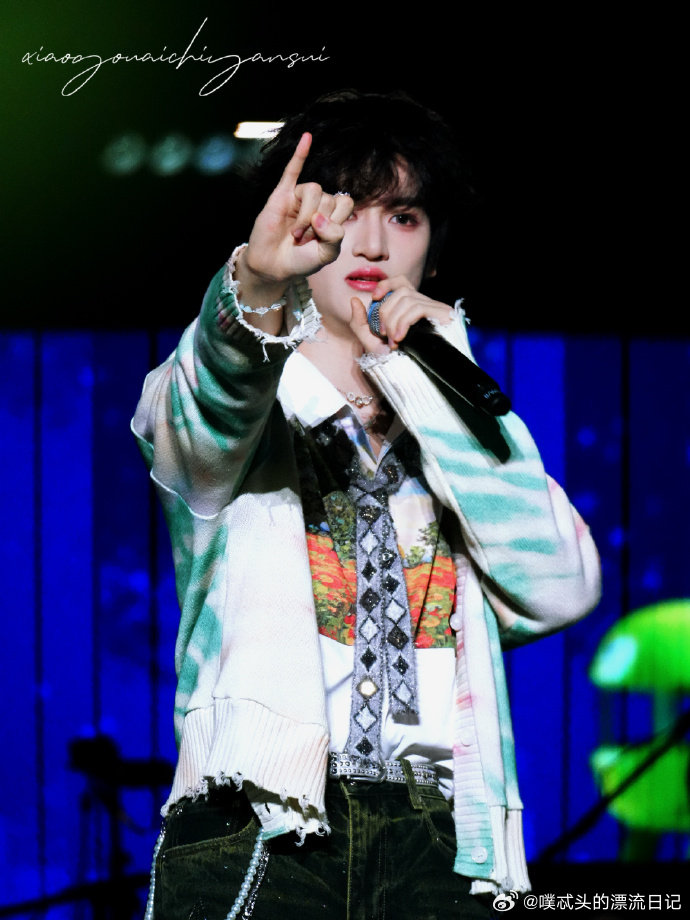 邓佳鑫愚人节说有巡演邓佳鑫愚人节说有巡演，瞬间点燃期待，他的舞台从不敷衍，坐等巡