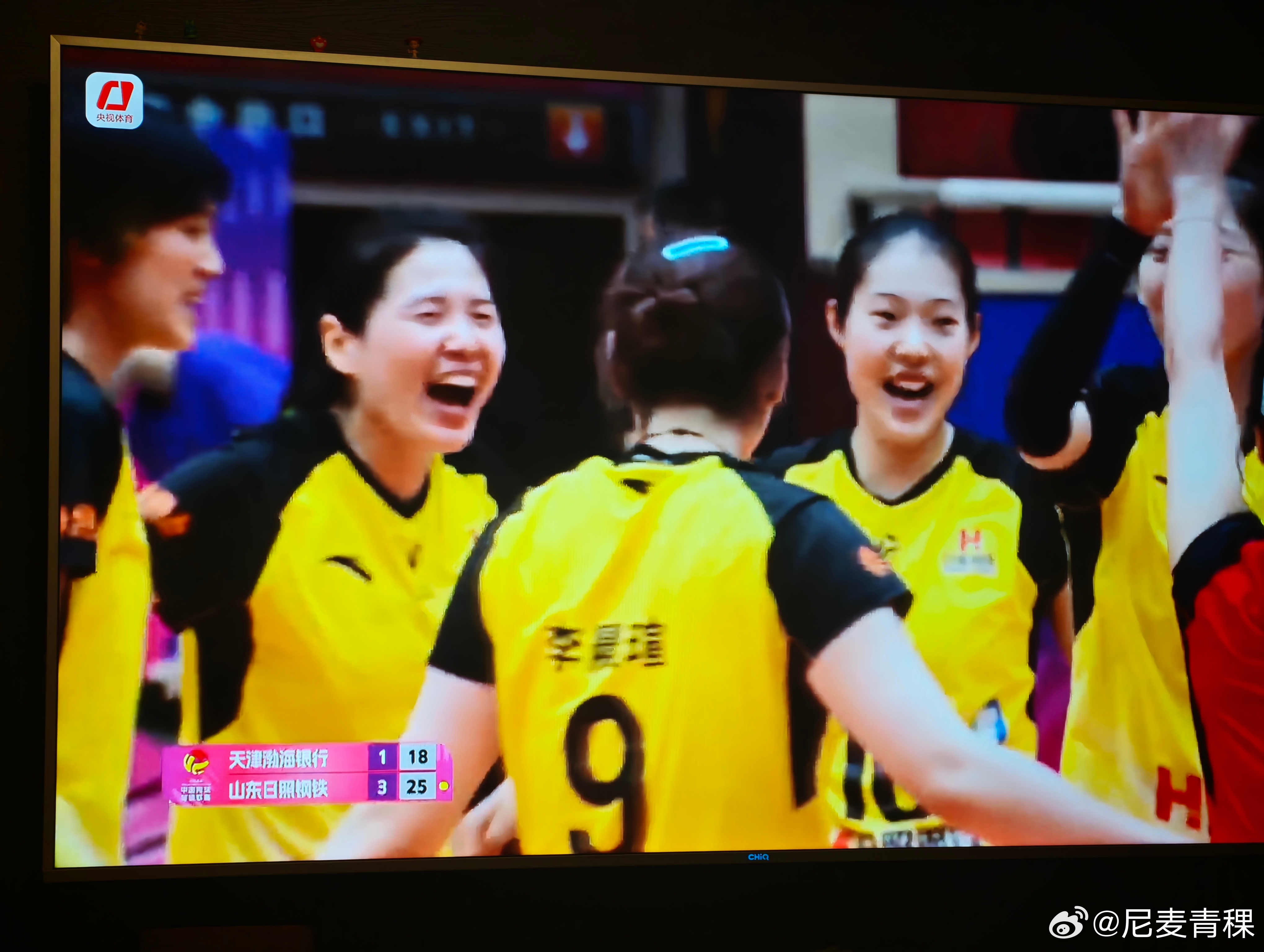 排球不落地 妹子把一传练稳你会更好 