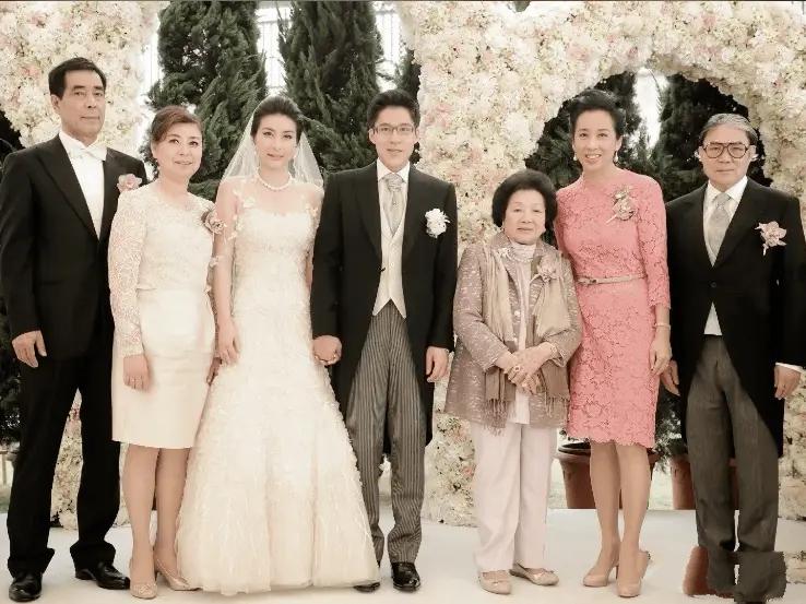 当年，郭晶晶结婚时，郭父母退回1100万彩礼，和价值3亿的四合院，婚礼当天，郭父