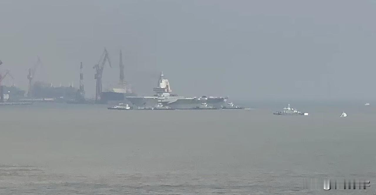 “真是个好日子！福建号航母真帅！”2024年4月29日下午3点，中国海军福建号航