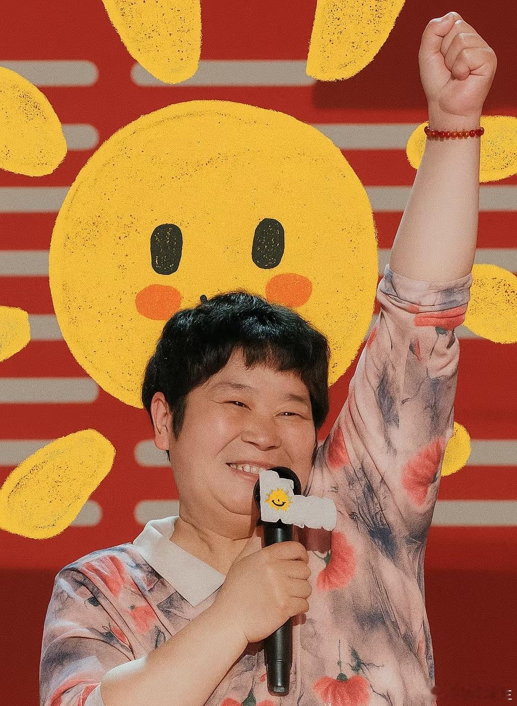 房主任对杜华说公司最想红的是你 杜华叹气那一瞬间，估计在想我是谁我在哪。为什么要