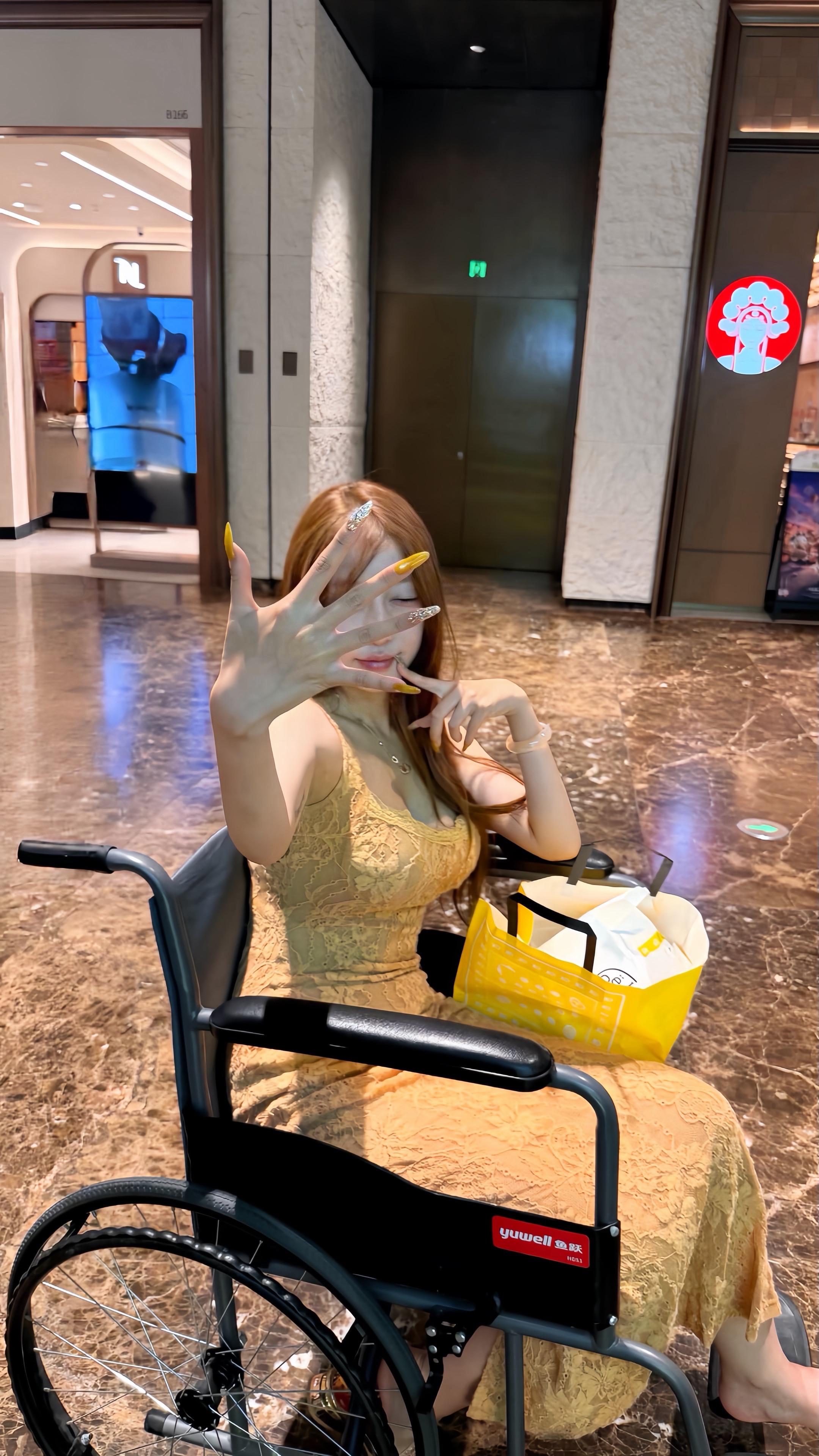 我们就是身残志坚依旧不忘记做美甲的女人💅