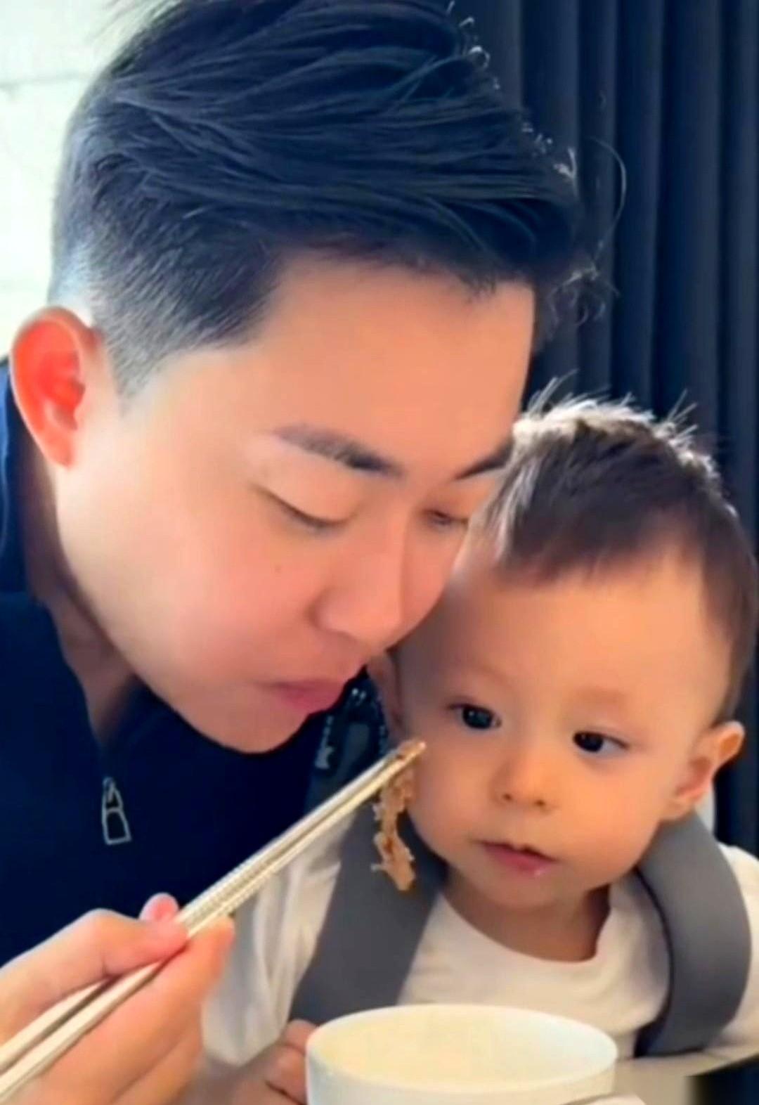 我跟你讲，小孩儿这东西，纯纯看人下菜碟。
不信你去看叶海洋家的欧文。那小家伙，平