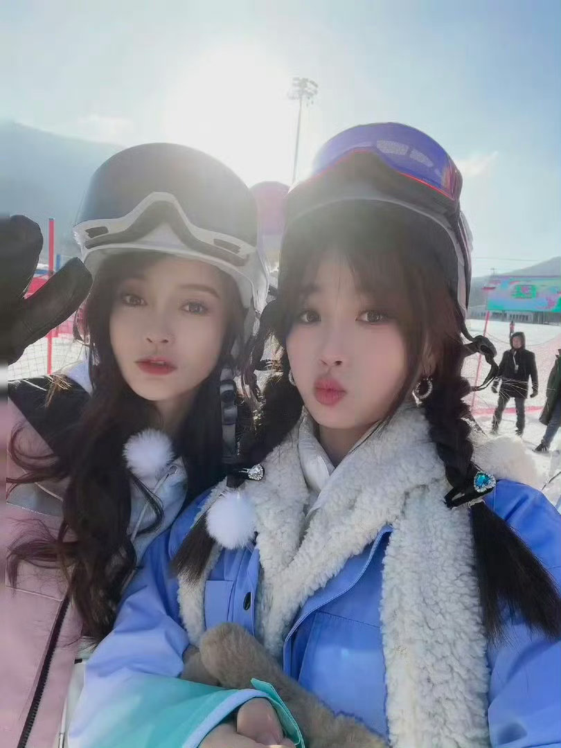 虞书欣ins点赞Angelababy神女baby颜值封神，双向友谊长存👏 