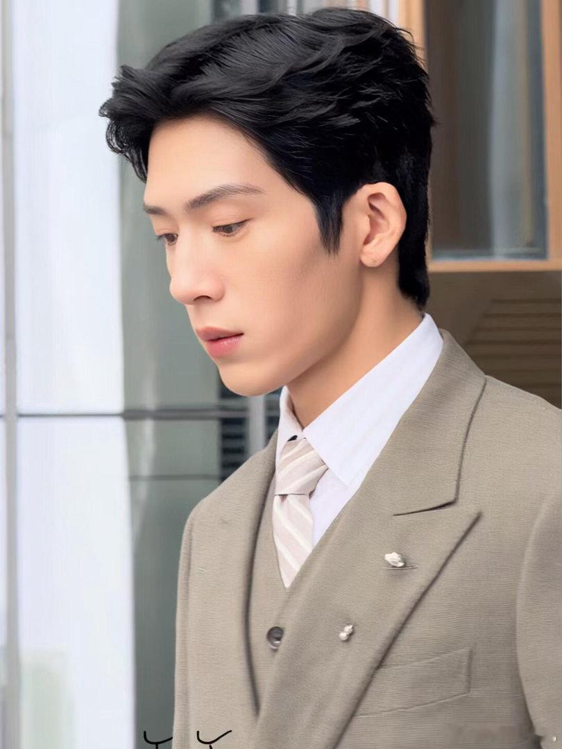 Luke原来是一个一个行李爬上来的Luke前身也是从劳动市场出来的 劳动市场到西