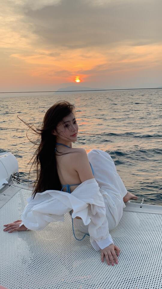 日落时分的海边真的别太像一场电影