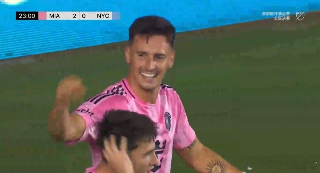 又是阿先生！！比赛第22分钟，阿连德接阿尔巴传球，头球⚽再次破门，迈阿密国际2比