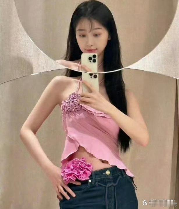 虞书欣的自拍技术非常出色，值得认可。 