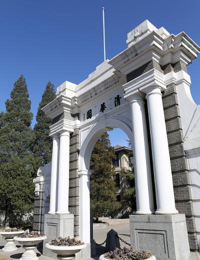北京大学在北京市海淀区。它的来头，不用我多说——国内最顶尖的综合性大学，教育部直