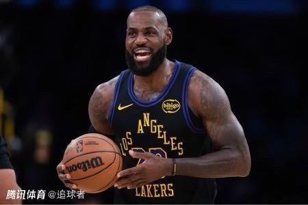 连创历史第一！詹姆斯复出轰11+12破纪录：飞身救球多次大笑庆祝北京时间11月1