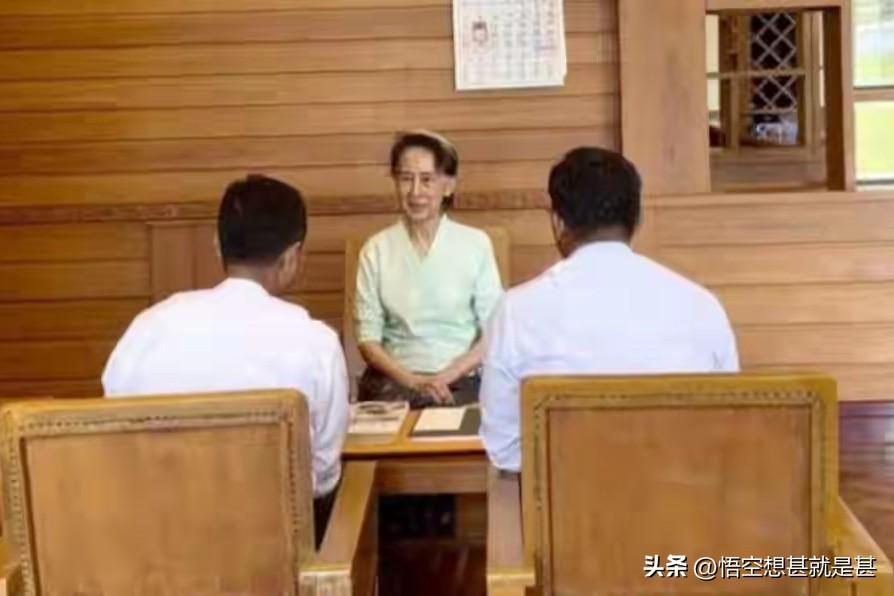 西方大多数国家的政治人物都很关心昂山素季境况。看到有报道：10月19日，英国国王
