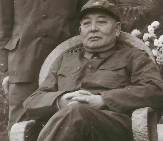 1955年9月，第16军首任军长尹先炳，被授予大校军衔，成了全军唯一一个没有被授