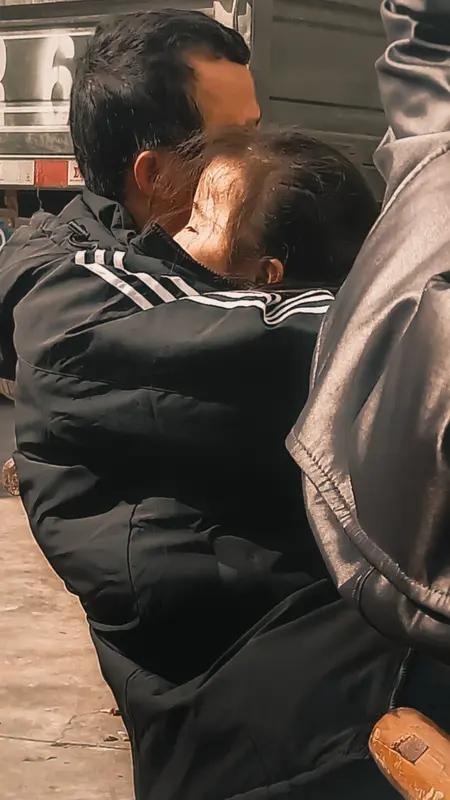 “被抱错的人生如何纠正”，这是一个沉重且没有标准答案的问题。最近广东清远两个家庭