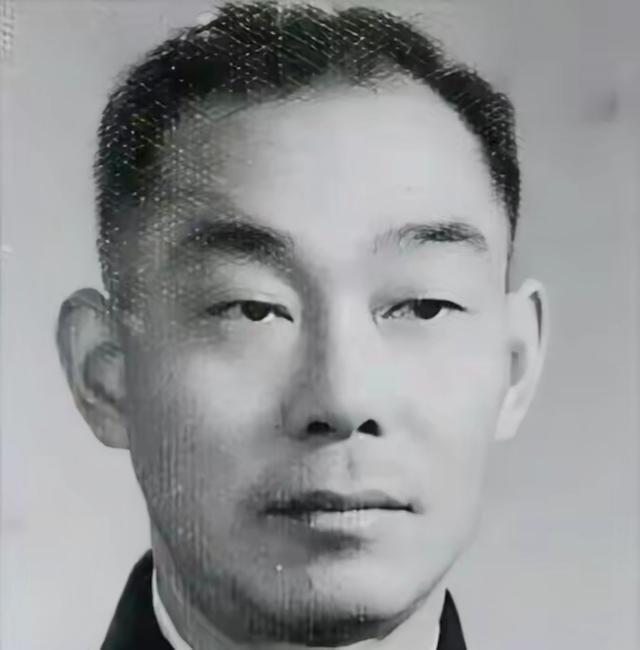 上海刚解放，陈毅正愁无人镇住特务黑帮，陈赓笑言：让那个死刑犯来！

1949年5