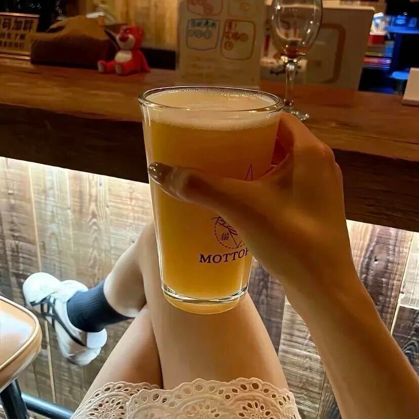 不要去分析任何人 只要你有价值 他都会在你身边演一辈子 演得你很开心 一切关系的