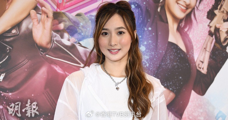 明报：钟柔美疑戴刘展霆定情手链 诚信再惹质疑 封口不回应钟柔美（Yumi）、张曦