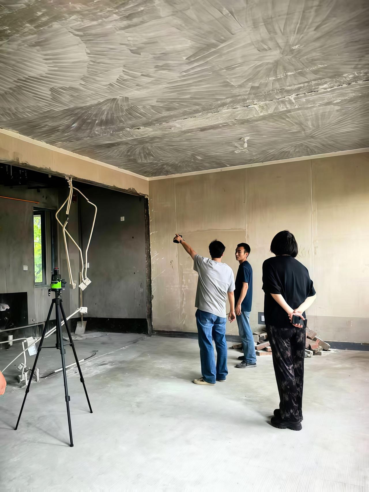 哈哈，
今天到成华·北湖揽樾这边进行了交底，
又一起交流碰撞了下，
一起沟通了下