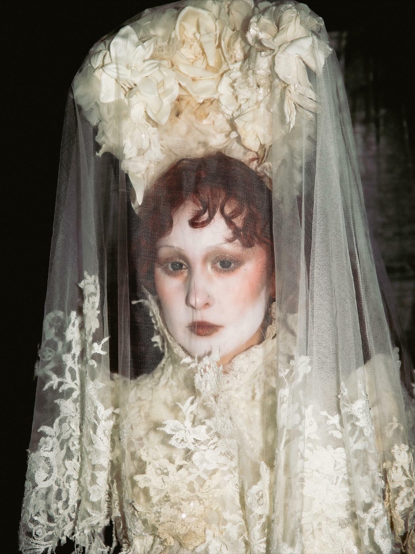 插排姐好酷！墨西哥演唱会尖叫女妖新造型曝光~~