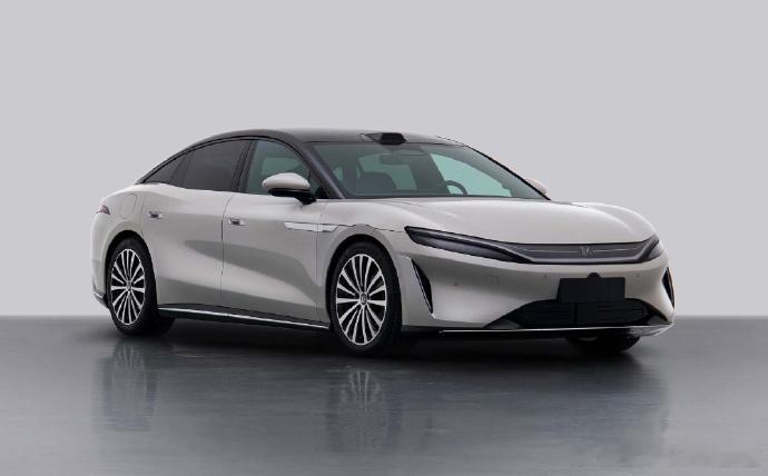 王朝首款D级轿车终于来了。5256mm车长、3130mm轴距，纯电能跑1008公