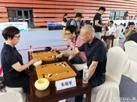 一场千人棋赛让台州这张城市名片再出圈 2026 天台山围棋日开赛，千名少年黑白交