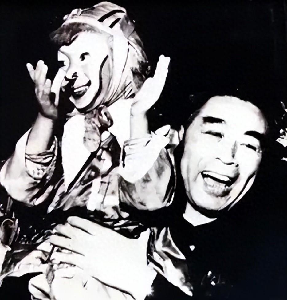 1957年周恩来会见六龄童，怀中小猴子为何成了孙悟空最早的人选呢？
1953年初