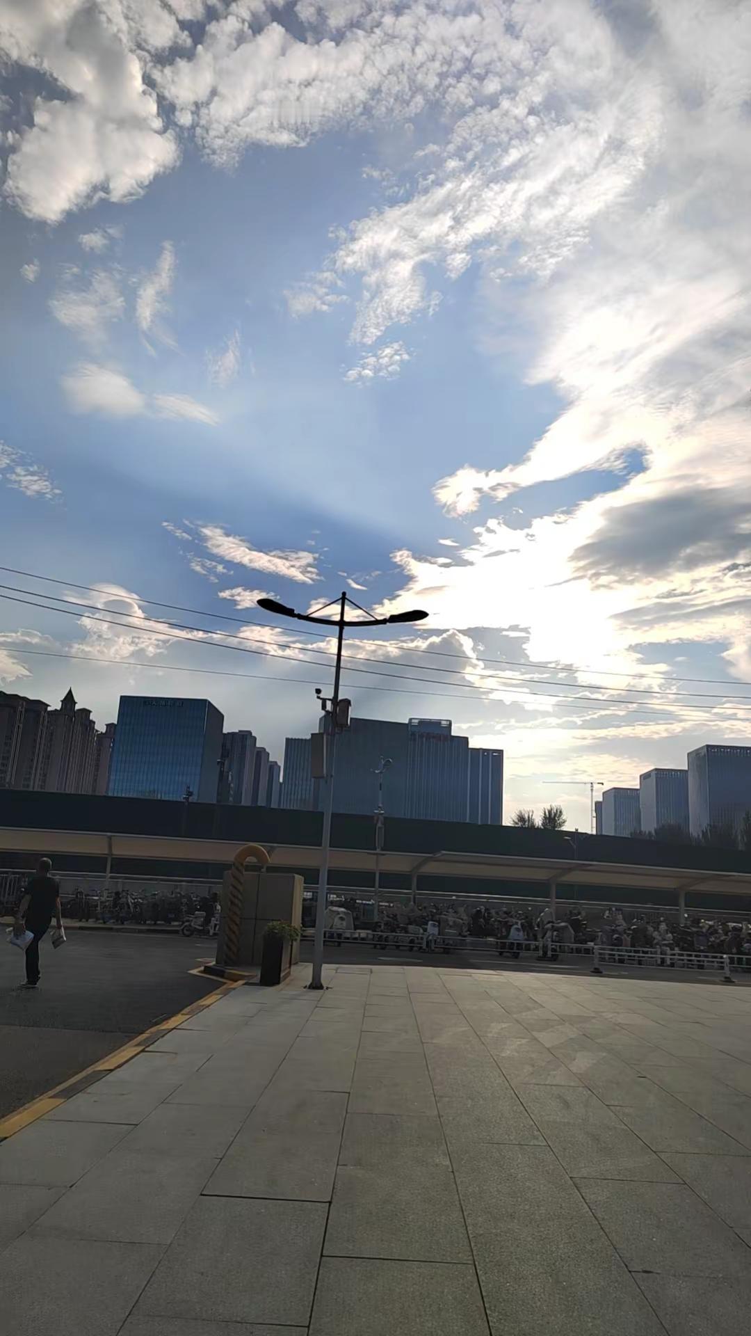 人性最大的真相是：你永远无法让所有人满意。年轻的时候，我们总以为，只要自己足够好