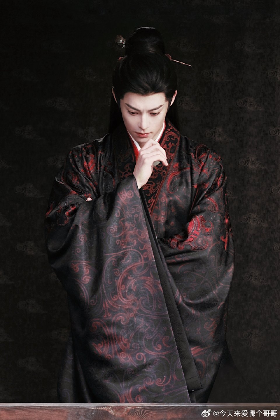 王鹤棣 将门毒后新造型，好贵气！ 