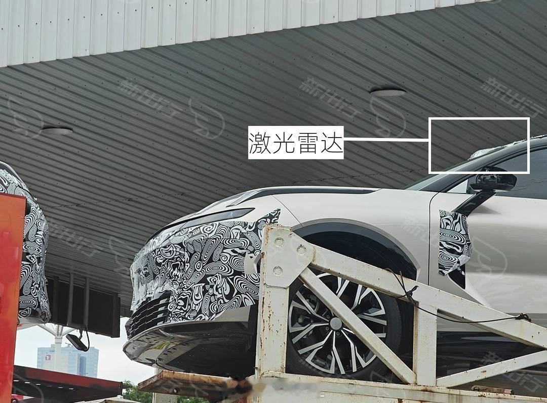 改款领克 08 将搭载激光雷达！今天在收费站看到了改款领克08，这次看到一个新轮