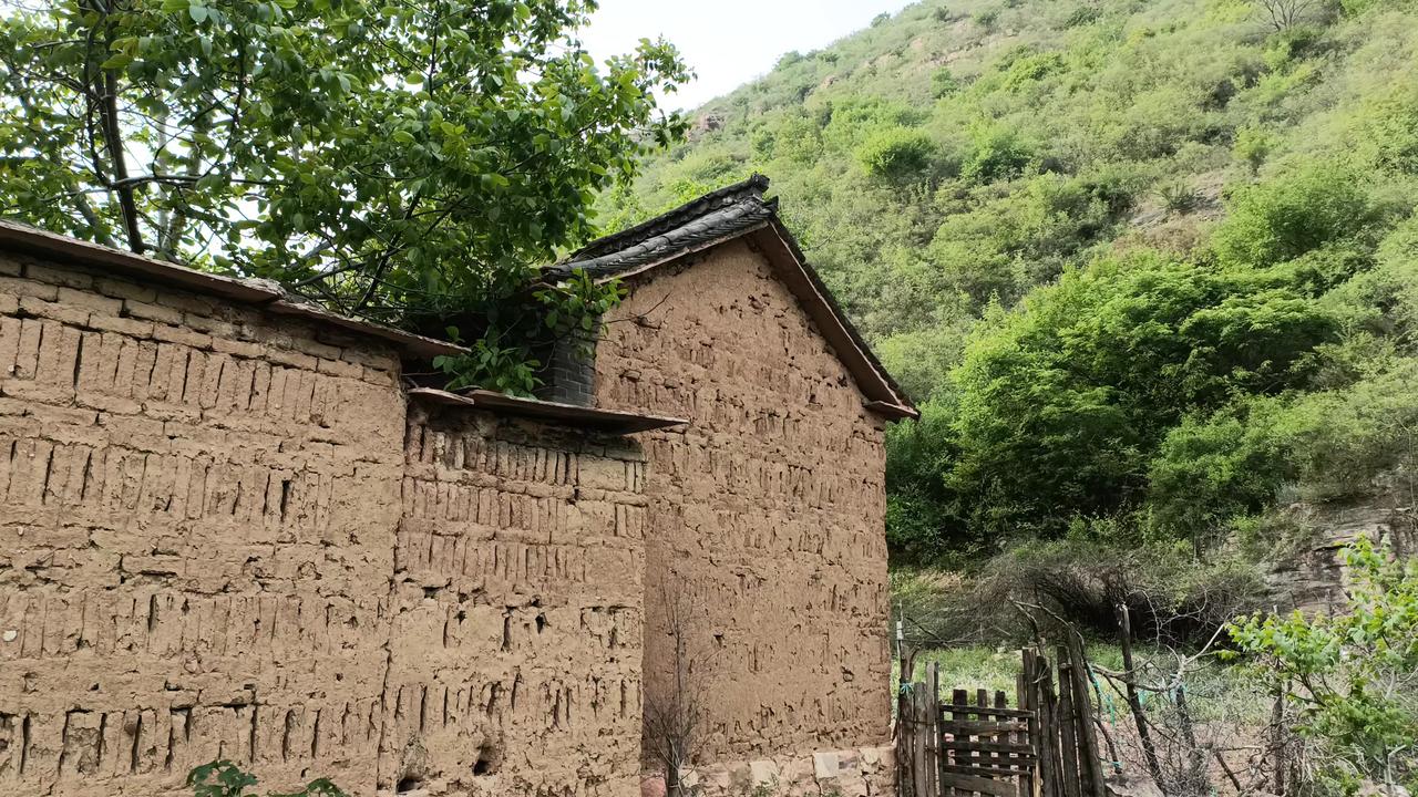 这里是山西黎城县黄崖洞镇境内的萝卜床村，单听村庄的名字，就能感受到浓浓的田园风情