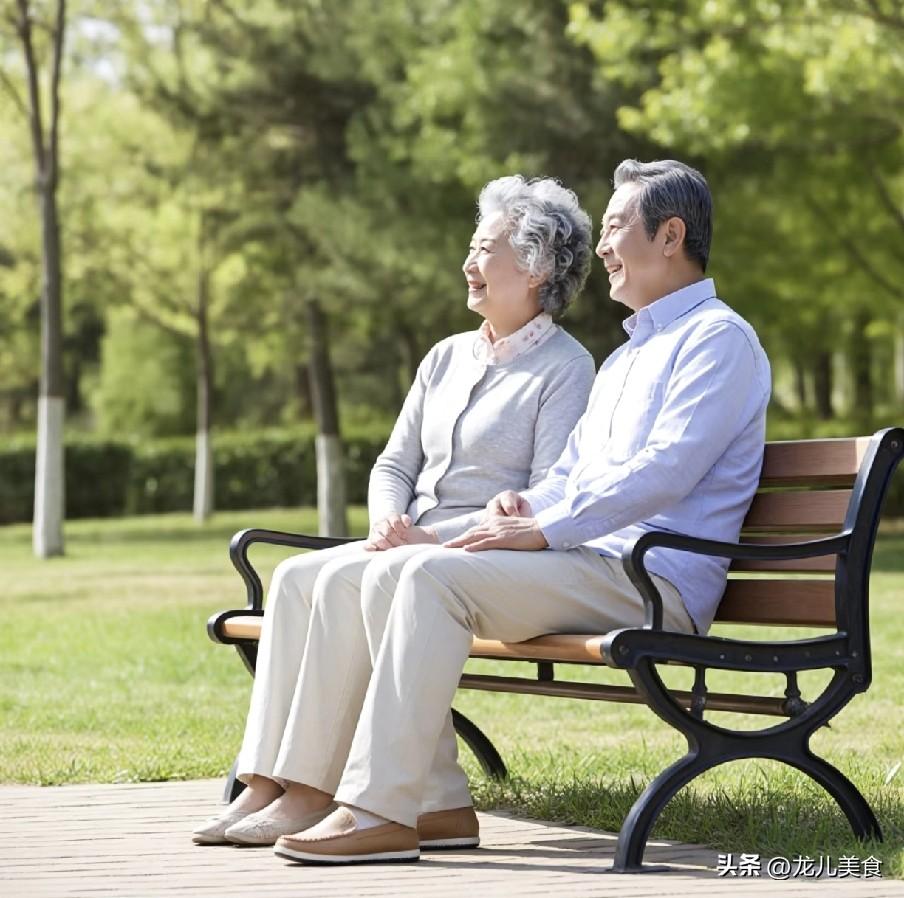 人到晚年，给子女帮衬钱守好3分寸，对谁都好
 
步入花甲之年，手里攒下养老积蓄，