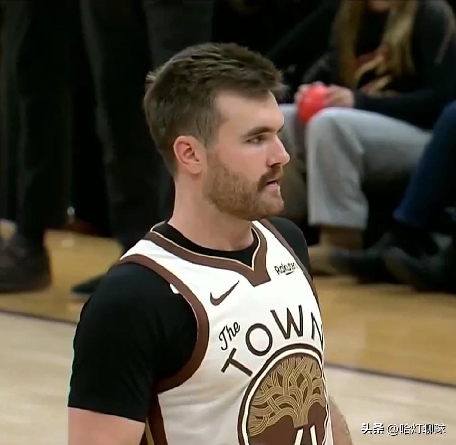 虽败犹荣！！勇士今天这套轮转阵容能跟尼克斯打到最后时刻确实值得尊敬！！！
波杰姆